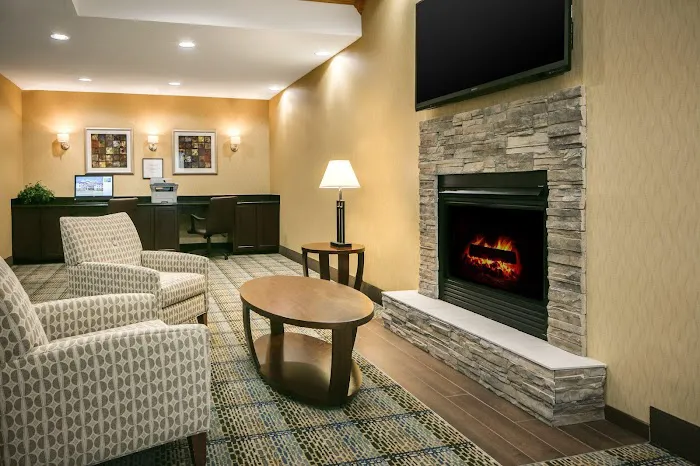 Holiday Inn Express & Suites Clinton, an IHG Hotel 4