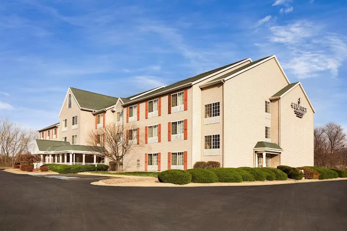 Country Inn & Suites by Radisson, Clinton, IA 4