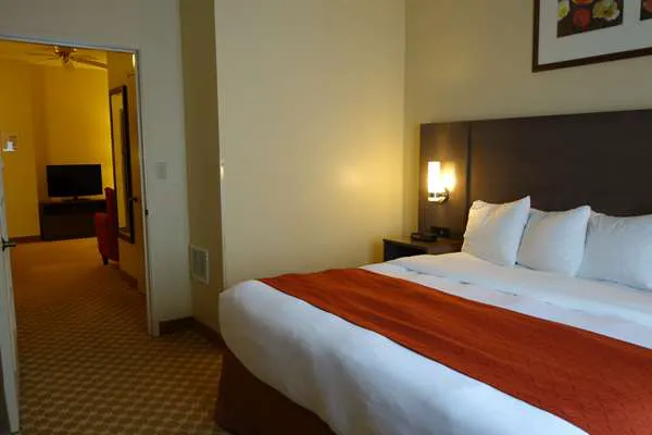 Country Inn & Suites by Radisson, Clinton, IA 4