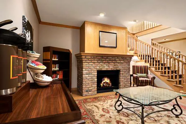 Country Inn & Suites by Radisson, Clinton, IA 4