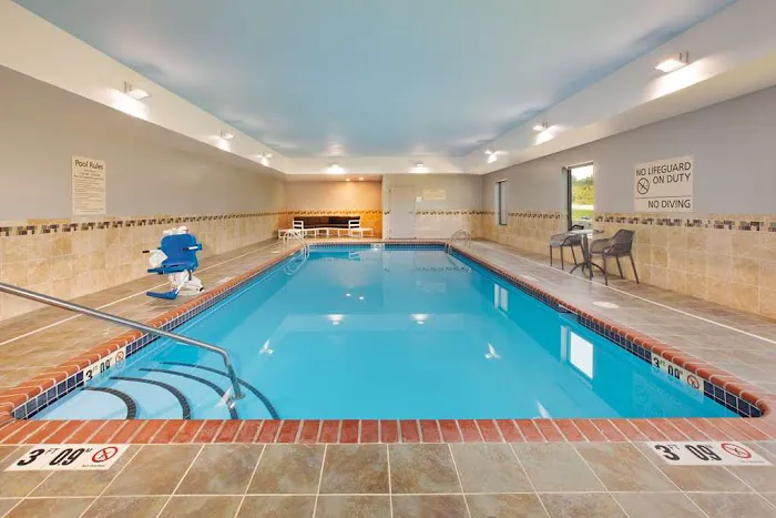 Hampton Inn Clinton 4