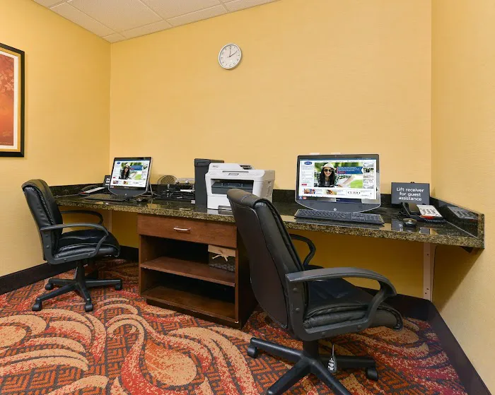 Hampton Inn Clinton 4
