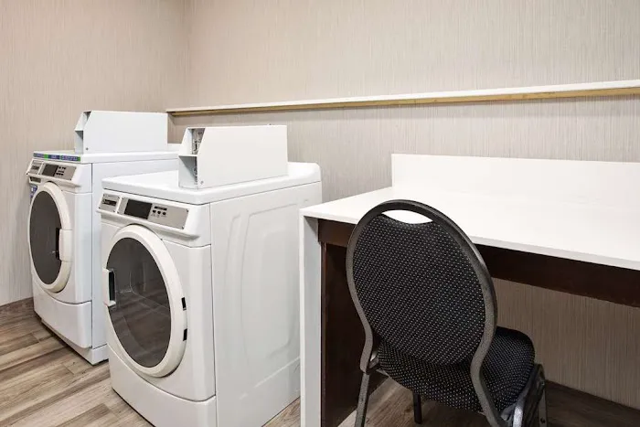 Hampton Inn Clinton 4