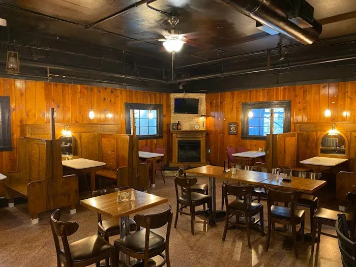 Decker Hotel & Bar 4