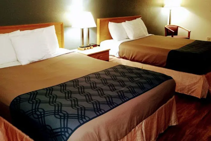 Econo Lodge 4