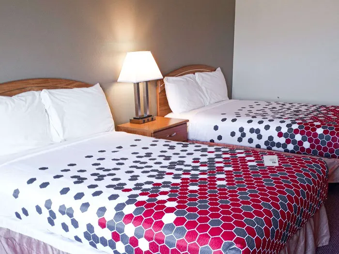 Econo Lodge 4