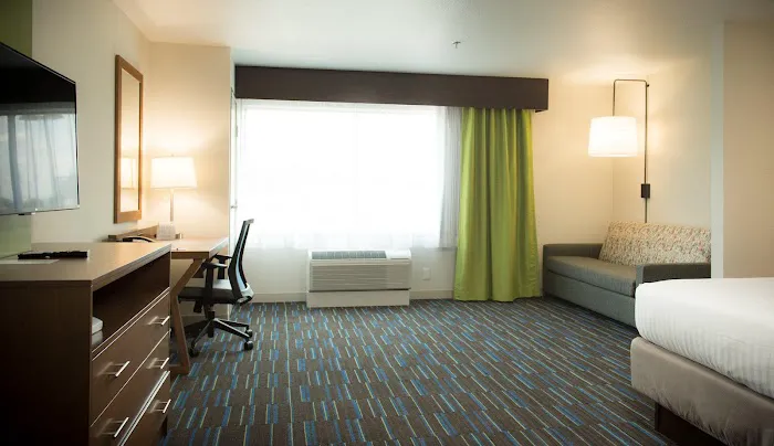 Holiday Inn Express & Suites Rock Falls by IHG 4