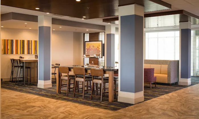 Holiday Inn Express & Suites Rock Falls by IHG 4
