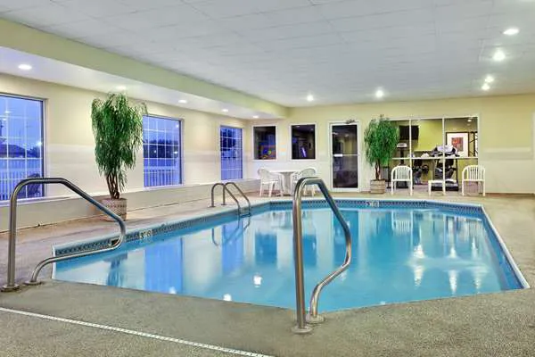 Country Inn & Suites by Radisson, Rock Falls, IL 4