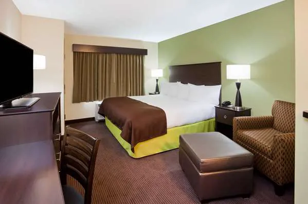 AmericInn by Wyndham DeWitt 4