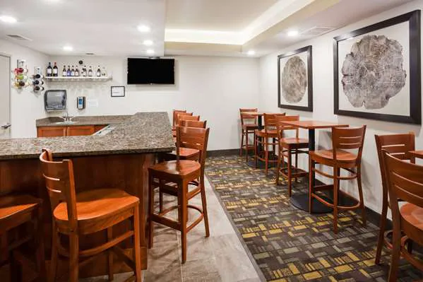 AmericInn by Wyndham DeWitt 4
