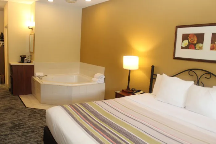 Country Inn & Suites by Radisson, Crystal Lake, IL 4