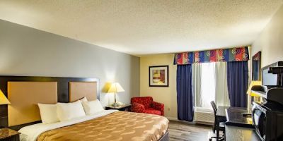 Quality Inn & Suites Woodstock near Lake Geneva