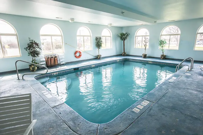 Quality Inn & Suites Woodstock near Lake Geneva 4