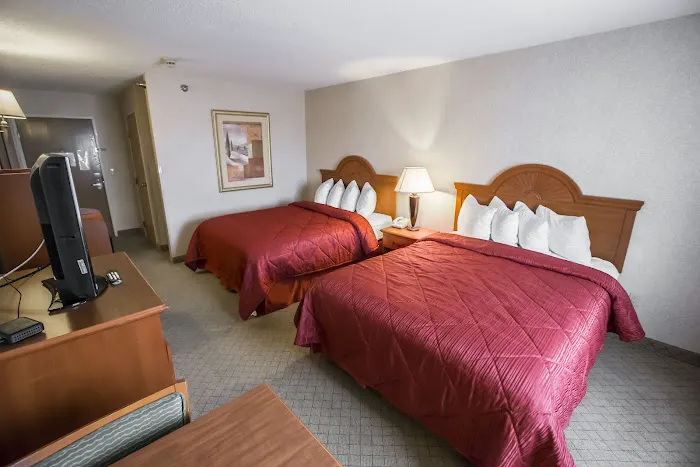 Quality Inn & Suites Woodstock near Lake Geneva 4