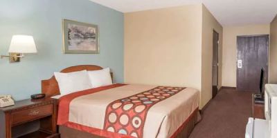 Super 8 by Wyndham Woodstock