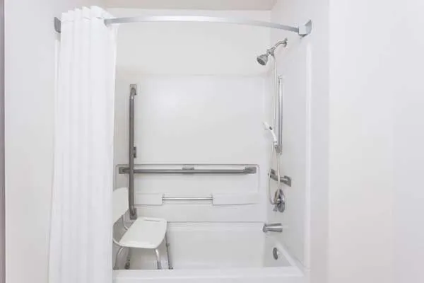 Super 8 by Wyndham Woodstock 4
