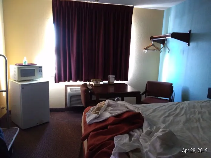 Super 8 by Wyndham Woodstock 4