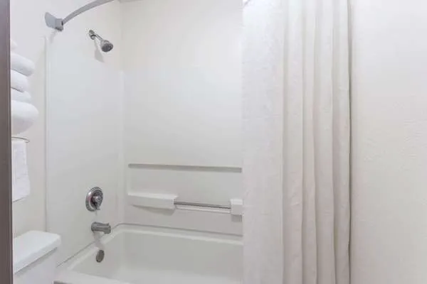 Super 8 by Wyndham Woodstock 4