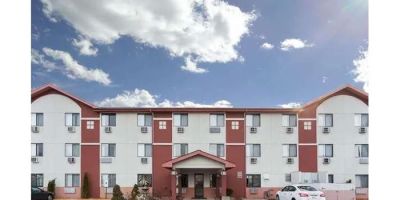 Super 8 by Wyndham Mundelein/Libertyville Area