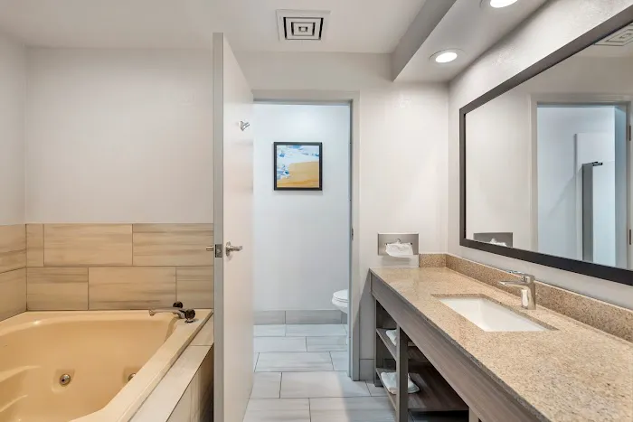 Comfort Inn & Suites Mundelein-Vernon Hills 4