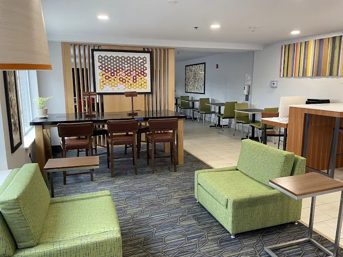 Holiday Inn Express Chicago NW-Vernon Hills 4