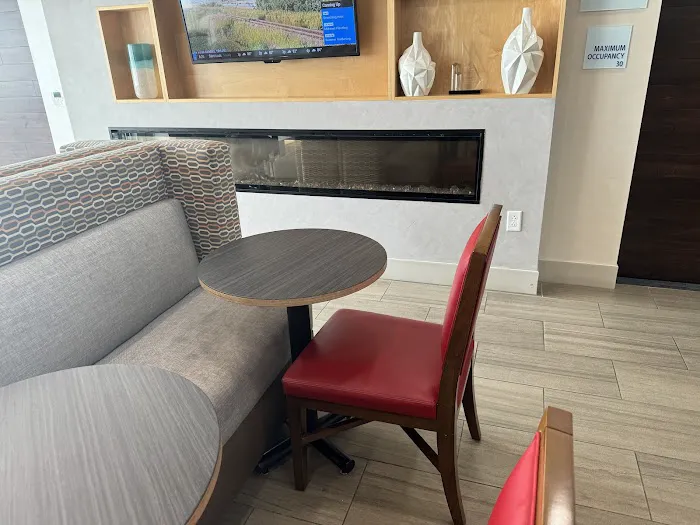 Holiday Inn Express Chicago NW-Vernon Hills 4