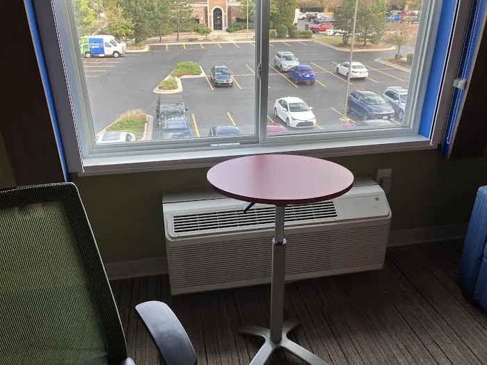 Holiday Inn Express Chicago NW-Vernon Hills 4