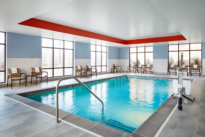 Hampton Inn & Suites Chicago/Waukegan 4