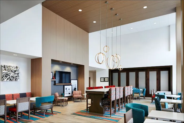 Hampton Inn & Suites Chicago/Waukegan 4