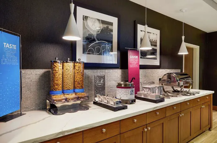 Hampton Inn & Suites Chicago/Waukegan 4