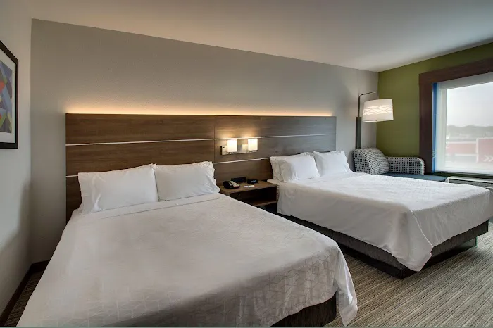 Holiday Inn Express & Suites Chicago North-Waukegan-Gurnee by IHG 4