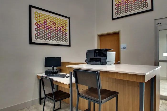 Holiday Inn Express & Suites Chicago North-Waukegan-Gurnee by IHG 4