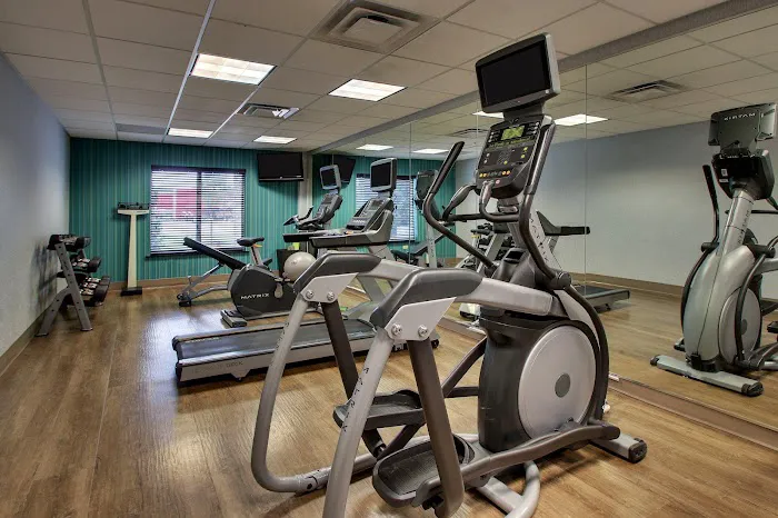 Holiday Inn Express & Suites Chicago North-Waukegan-Gurnee by IHG 4