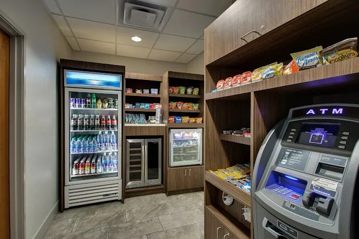 Holiday Inn Express & Suites Chicago North-Waukegan-Gurnee by IHG 4