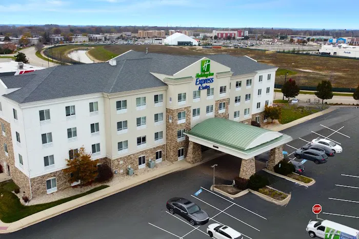 Holiday Inn Express & Suites Chicago North-Waukegan-Gurnee by IHG 4
