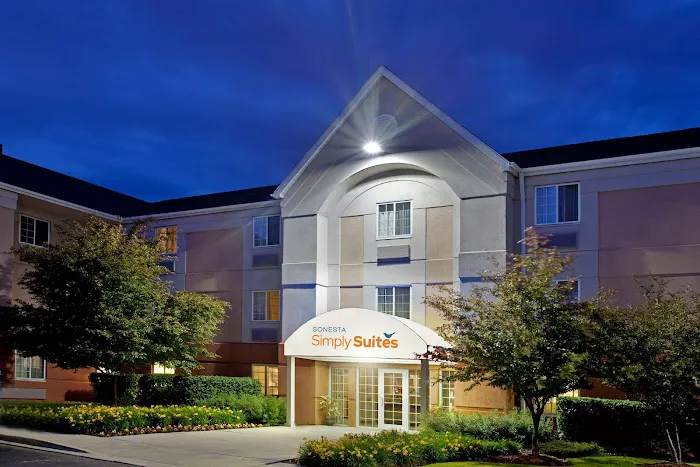 Sonesta Simply Suites Chicago Waukegan 4