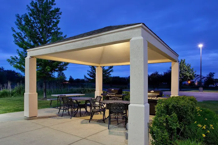 Sonesta Simply Suites Chicago Waukegan 4