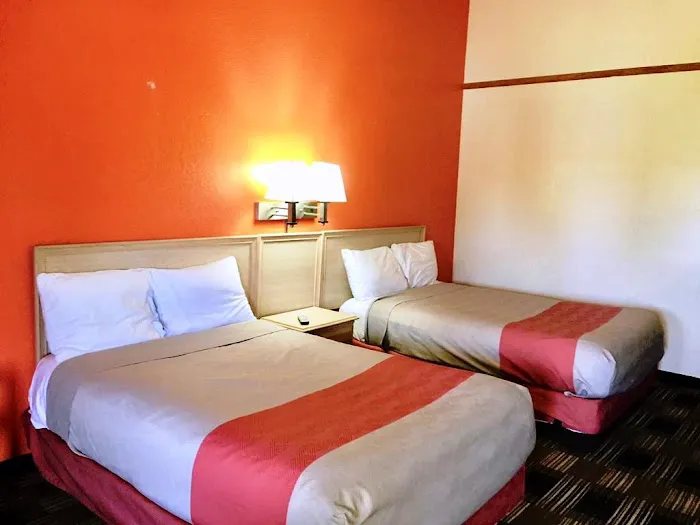 Red Carpet Inn North Chicago, IL 4