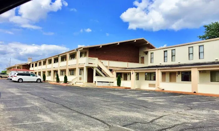 Red Carpet Inn North Chicago, IL 4