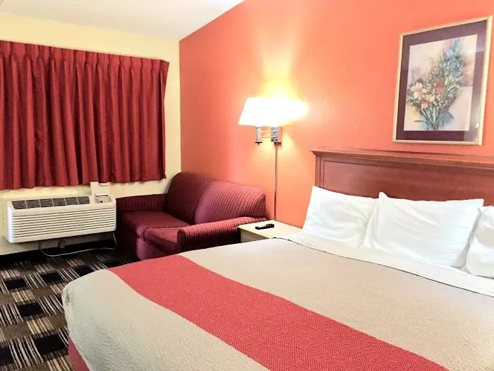 Red Carpet Inn North Chicago, IL 4