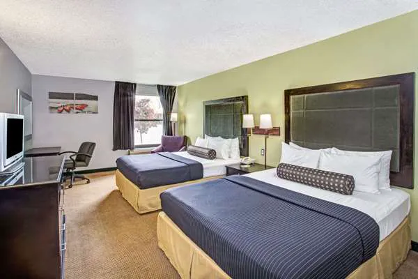 Days Inn by Wyndham Great Lakes Naval Base 4