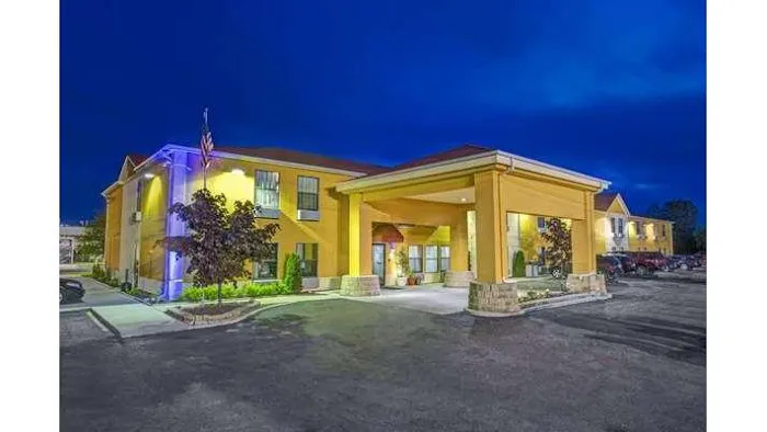 Days Inn by Wyndham Great Lakes Naval Base 4