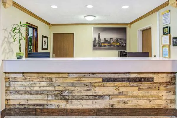 Days Inn by Wyndham Great Lakes Naval Base 4