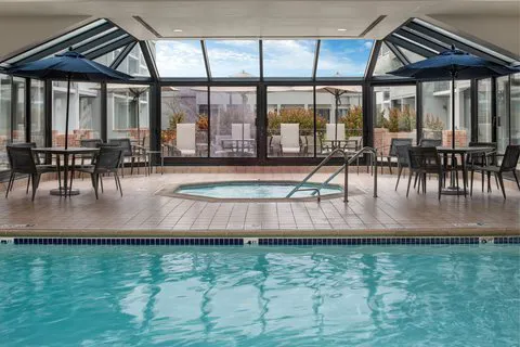 Courtyard Chicago Waukegan/Gurnee 4