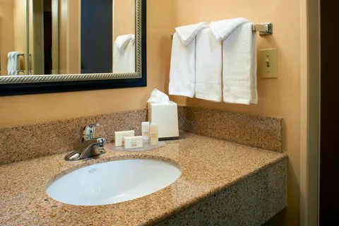 Courtyard Chicago Waukegan/Gurnee 4