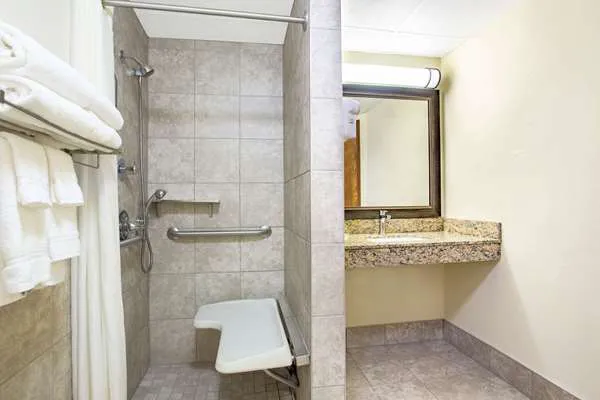 AmericInn by Wyndham Green Bay West 4