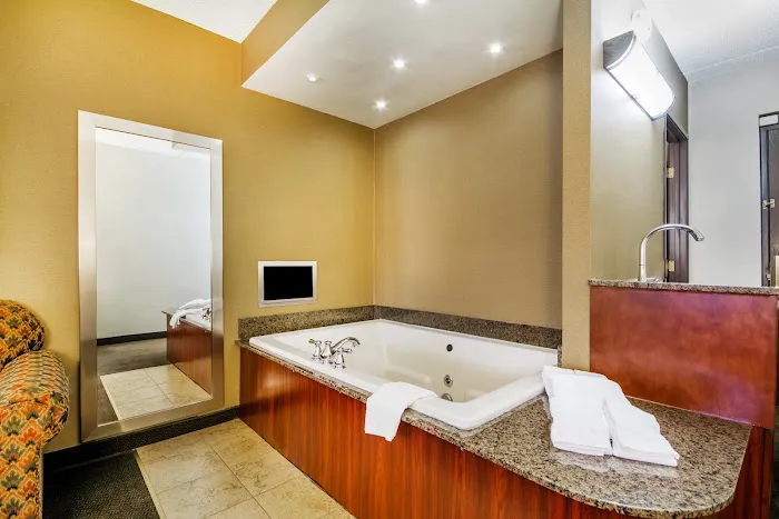 Comfort Suites 4