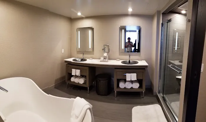 Lodge Kohler 4