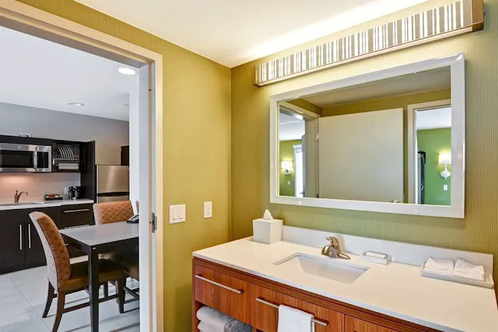 Home2 Suites by Hilton Green Bay 4